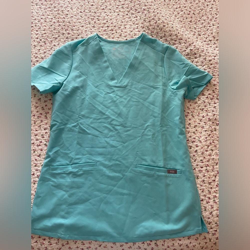 Figs Casma three-pocket scrub top